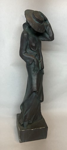 Vtg universal statuary - 84, corp